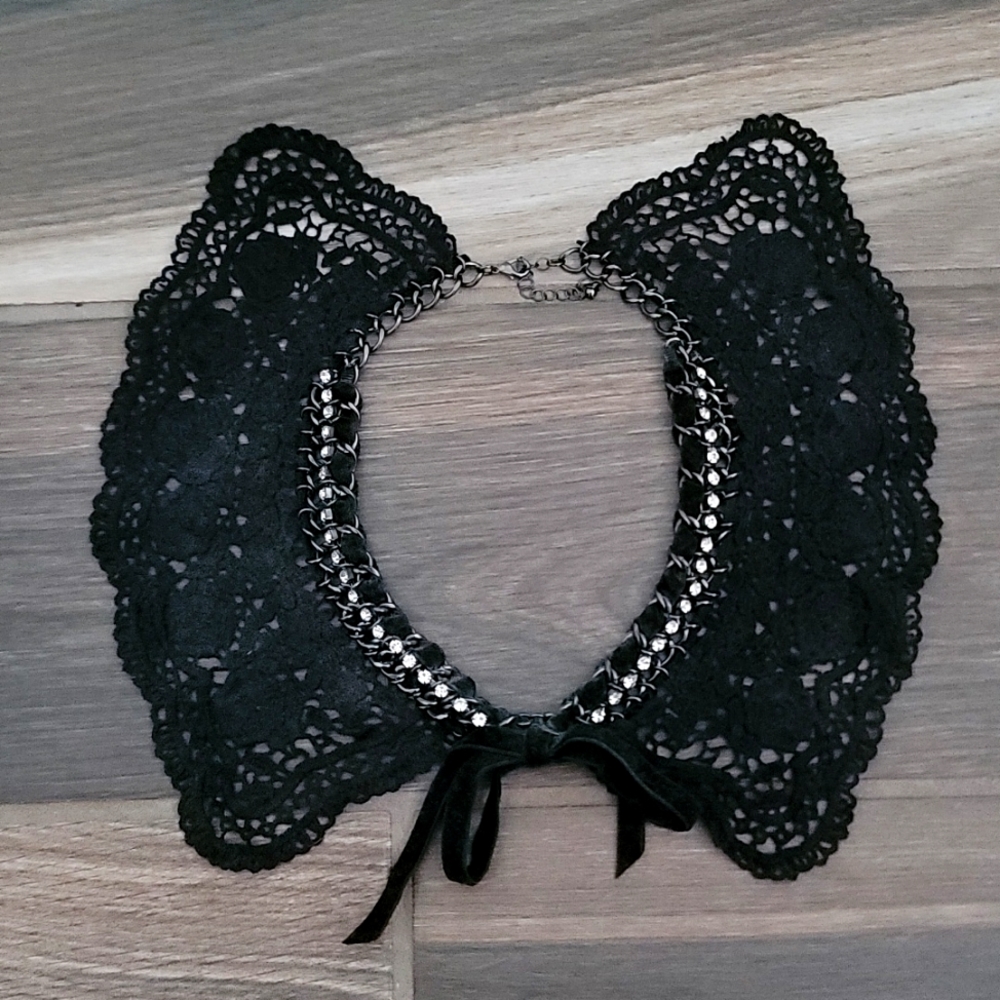 Lace collar necklace